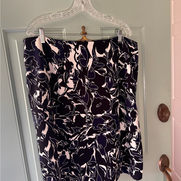 Kasper Black Navy and White Floral Women's  Stretch Skirt - Picture 1 of 5